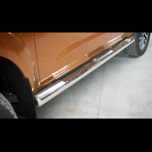 Nissan Navara NP300 2015< terasest küljerauad astmetega