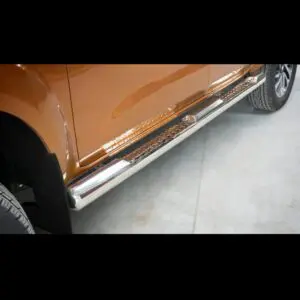 Nissan Navara NP300 2015< terasest küljerauad astmetega