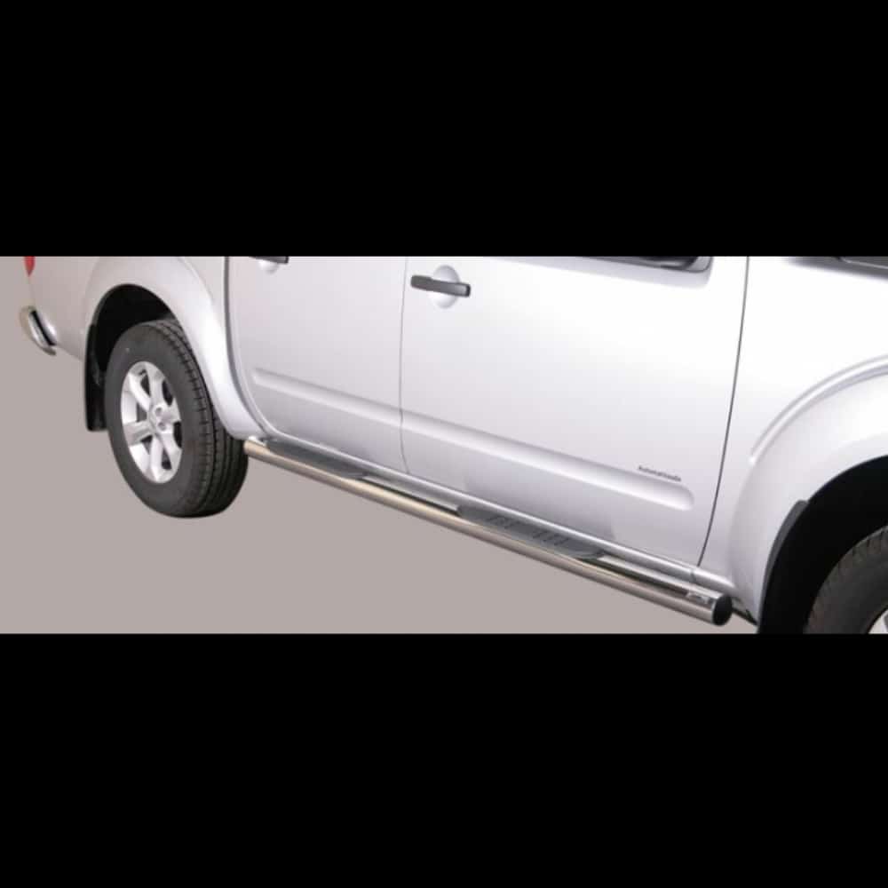 Nissan Navara V6 <2010 küljerauad plastmassist astmetega 1 Nissan Navara V6 <2010 küljerauad plastmassist astmetega